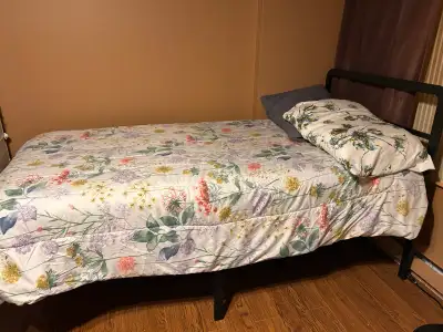 Twin XL avec tête de lit et matelas, draps et couvertures, View more