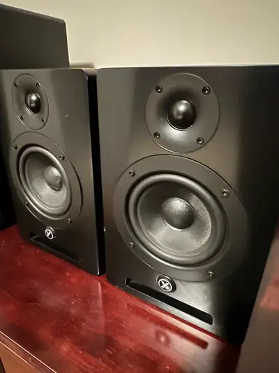 For sale is a pair of Yorkville YSM5 powered studio monitors, designed in Toronto, Canada, offering...