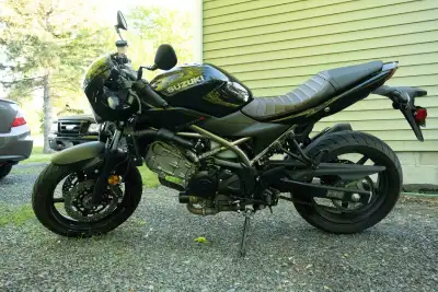 2022 Suzuki SV650X. 4700 kilometers. Never dropped. 2 small scuffs on the muffler, otherwise in pris...