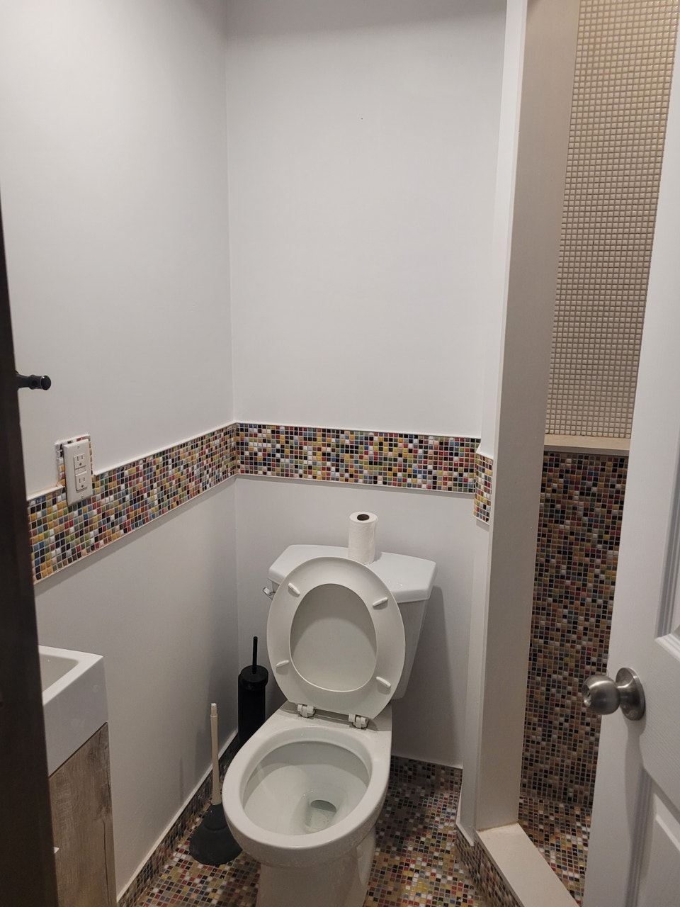 Toronto 2 bedroom unit for $2000 2
