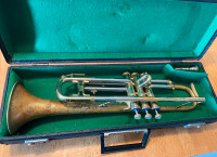 Huttle Vintage trumpet with case