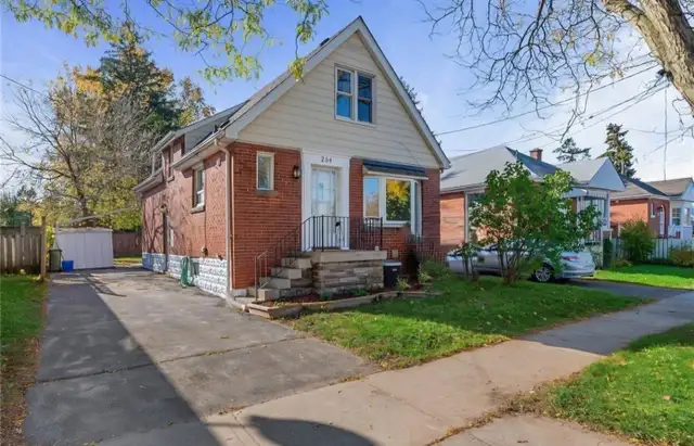 House for Rent 4-Bedroom Main Floor | 2 Full Bathrooms