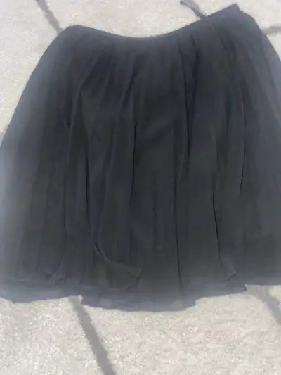 ARITZIA Babaton PLEATED Skirt 18” LENGTH SIZE MEDIUM, View more