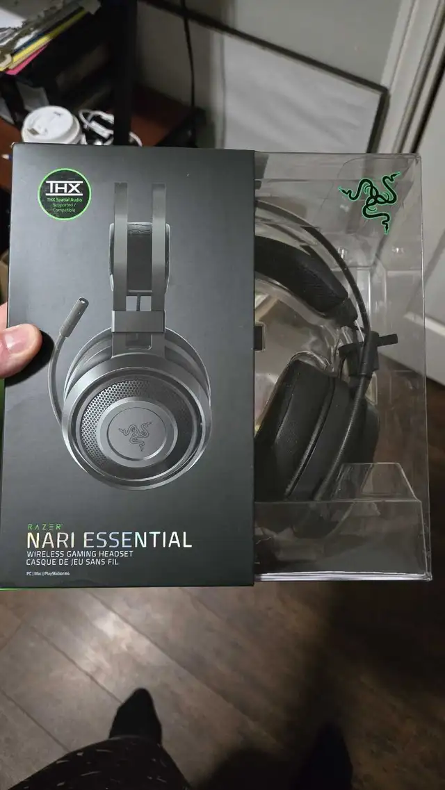 Razer Nari Essential Headset (Wireless) in Headphones in Bedford - Image 2