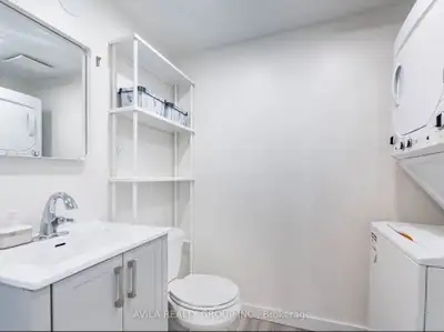 Spacious Room On Rent at Mississauga Oakville Border from 1 July