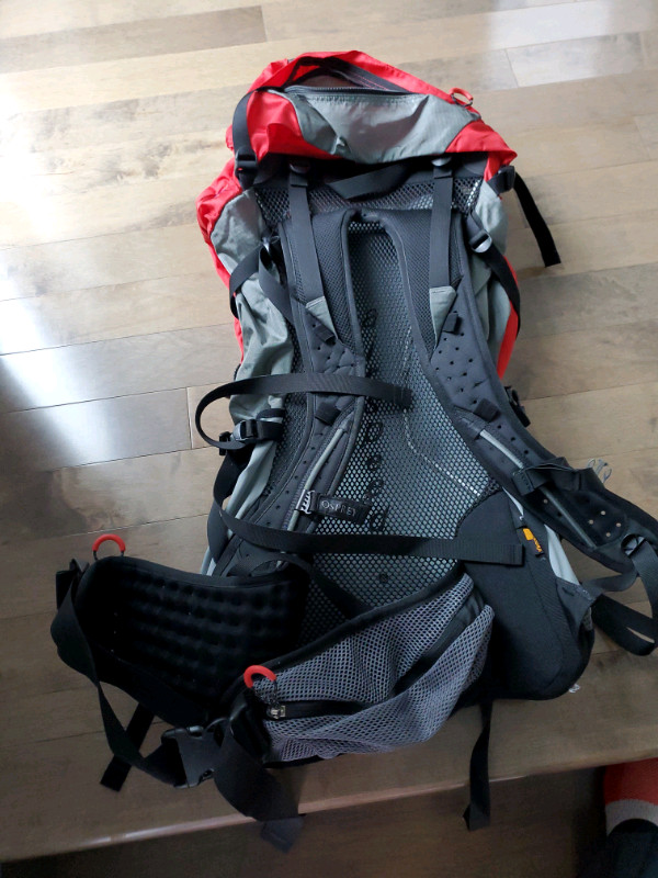 BRAND NEW - NEVER USED - Osprey Atmos 50 Backpack - L - Red! in Fishing, Camping & Outdoors in Ottawa - Image 3