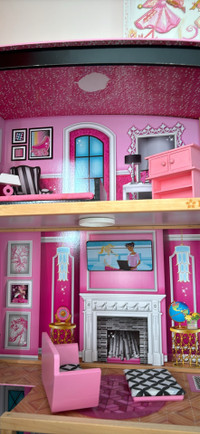 Kid Kraft Barbie house