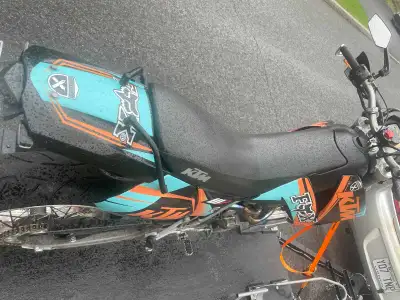 Moto super motor à vendre! Beaucoup de pièces neuves, 2 spaket neufs, pneus neuf,chaîne neuve! Que 2...