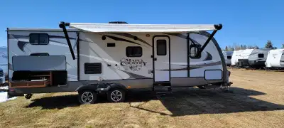2016 - Crossroads RV Super Lite Maple Country 2016 MC270BH; Crossroads RV - Drove less than 10,000 K...