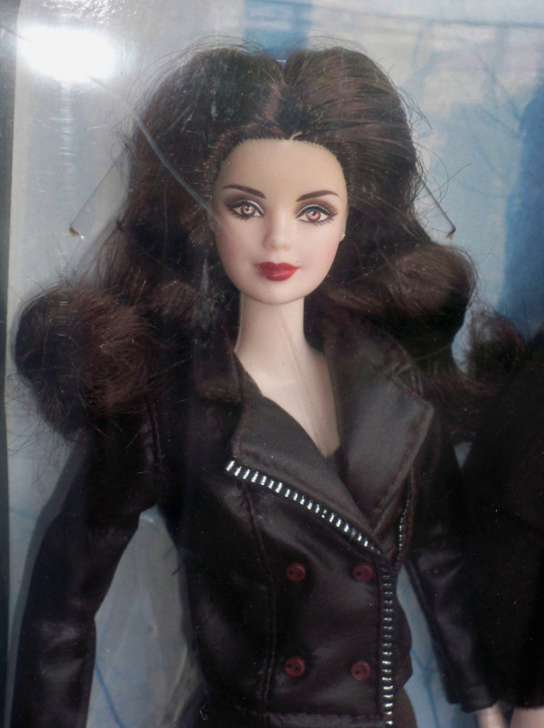 Bella & Edward "Twilight Saga Breaking Dawn Pt 2" (Mattel, 2012) in Arts & Collectibles in Fredericton - Image 4