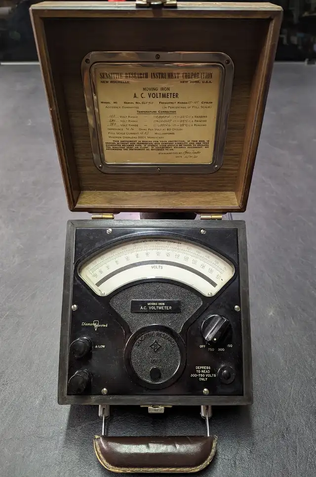 1960 VINTAGE Moving Iron A.C. Analog Voltmeter in Arts & Collectibles in St. Catharines - Image 2