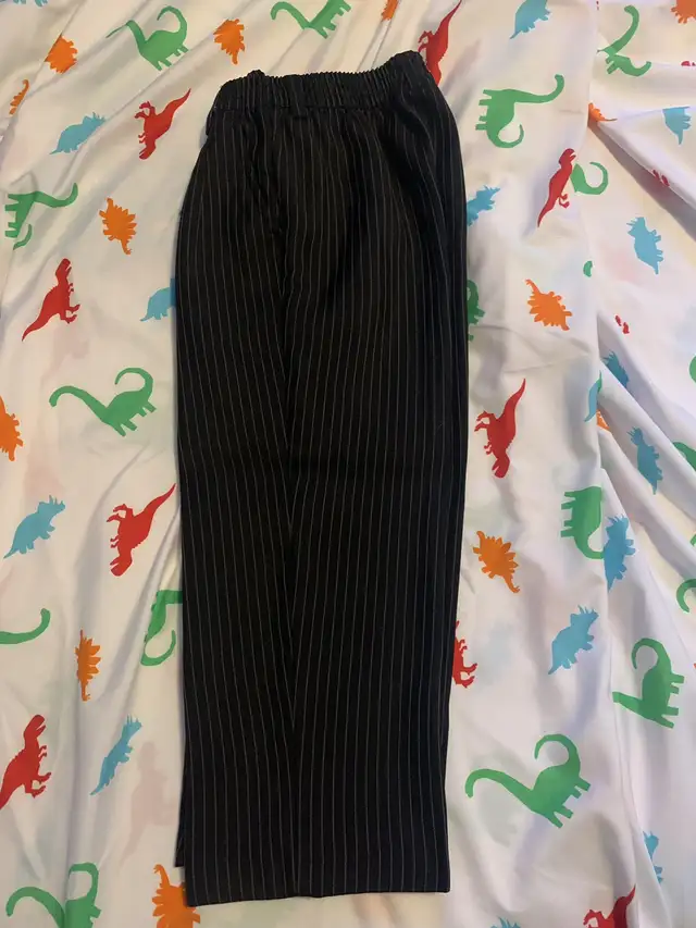 Boy's Black pinstripe 3-piece suit (2T) in Clothing - 2T in Calgary - Image 5