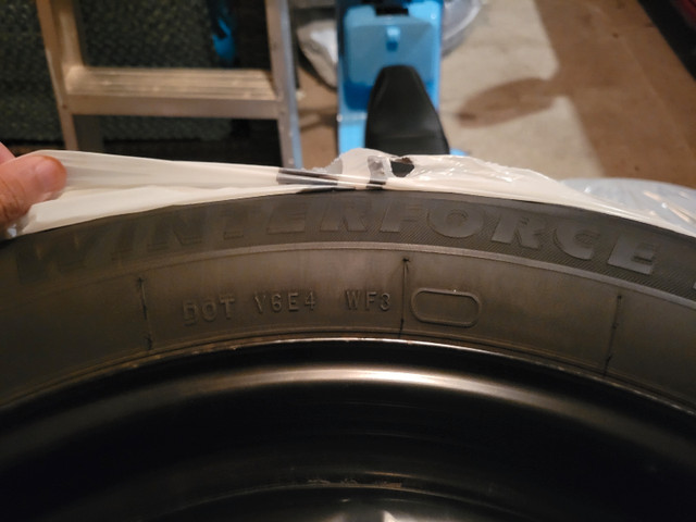 225 60 R18 winter tires with steel rims in Garage Sales in Mississauga / Peel Region - Image 3