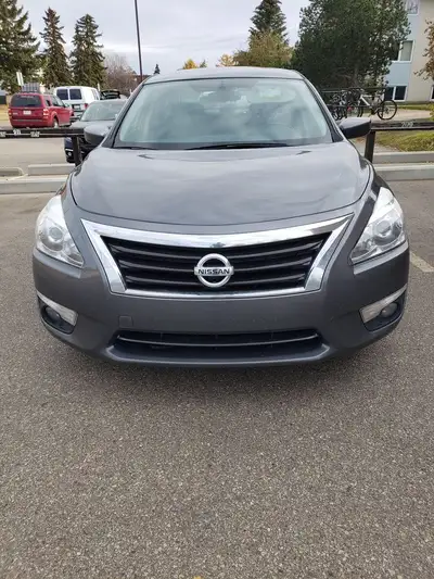 2015 Nissan Altima V4 2.5 L, has 158k kilometres with backup camera. Remote starter. Two sets of Tir...