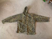 CAMOUFLAGE HUNTING OUTFIT