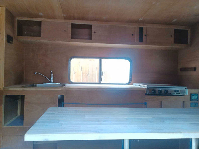 1980s Bigfoot 9.5ft Truck Camper in Travel Trailers & Campers in Calgary - Image 3