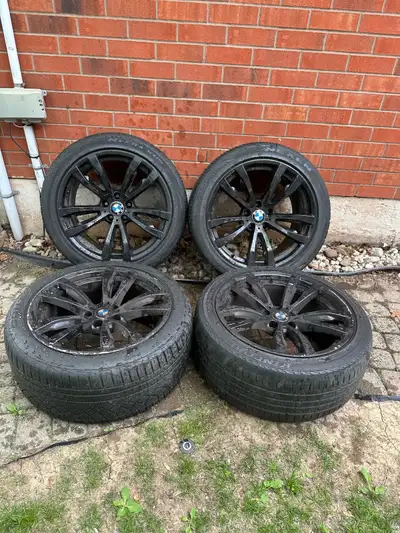 Selling a Set of Staggered OEM 20” BMW X5 Rims (F15) On All Season Tires. Tires have great tread lef...