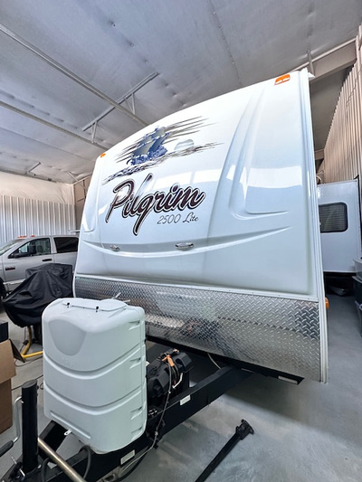 One Owner , Immaculate Bumper Pull , used very little, always stored in heated shop . This unit is l...