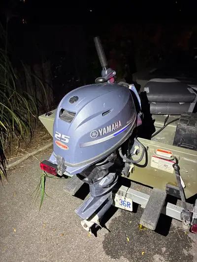 Tracker jon boat (livescope) with Yamaha F25LWTHC (GLS 10), View more