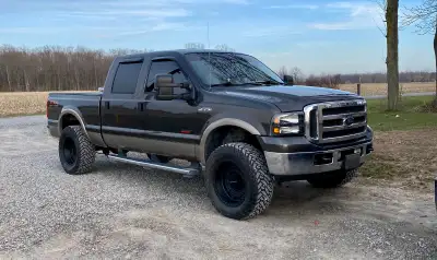 Info: -2005 Ford F-250 -6.0 Powerstroke -450,000 km -Harley Davidson black headlights -LED 3rd brake...