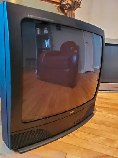 25 inch CRT TV RCA XLl100 commercial Skip Clean and tested works great Buyer can see it working befo...