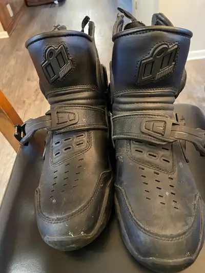 Lightly used motorcycle Gear ICON Boots Sz 10 $70 Padded Pants (Sz 30 waist) Trilobite Kevlar $50 Ja...