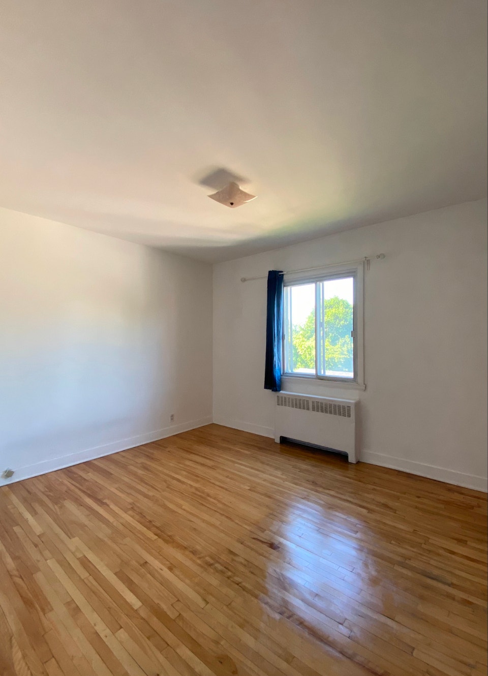 3 1/2 libre Condo Style pres metro du college Saint-Laurent 2
