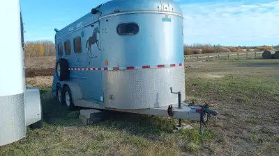 3 horse Southland bumper-pull, steel, good rubber all around, low mileage on new brakes and drums, b...