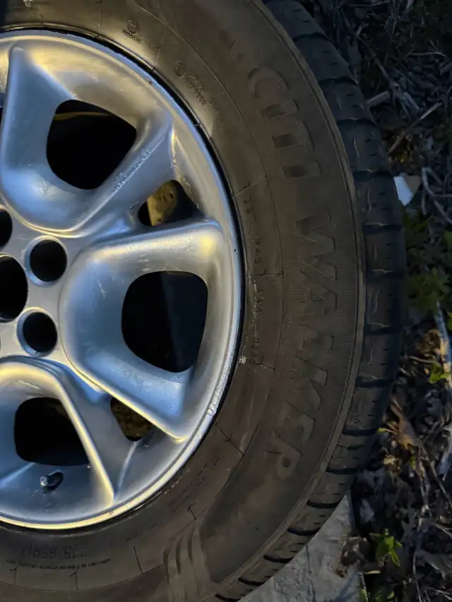 4X225/65/R17 Compasal summer tires on Toyota mags from rav4 in Tires & Rims in City of Montréal - Image 3
