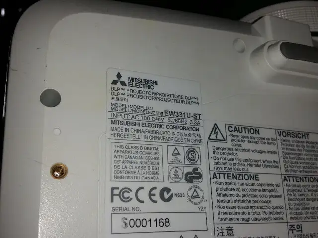 mitsubishi ew331u-st 3000 lumen short throw hdmi only 450 hours in Other in City of Montréal - Image 4