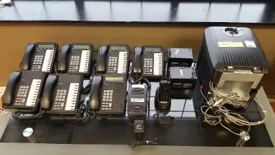 Système téléphonique Toshiba Strata CTX100 Phone System, View more