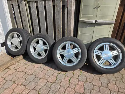 1996-2000 Chevrolet S-10 Size: 16" x 8", 5 Lug, 4.75" Bolt Pattern Finish: Machined and Silver 5 Spo...