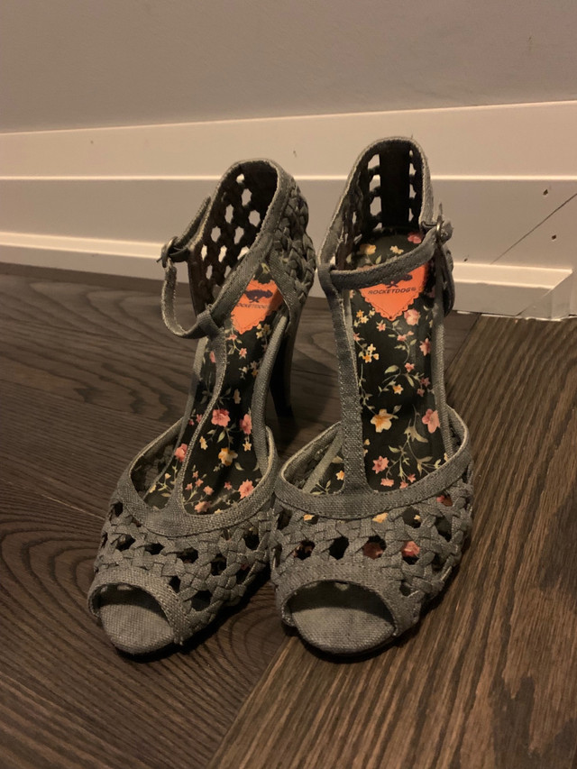 Denim Mary Jane style shoes size 7.5 slim fit  in Women's - Shoes in Markham / York Region
