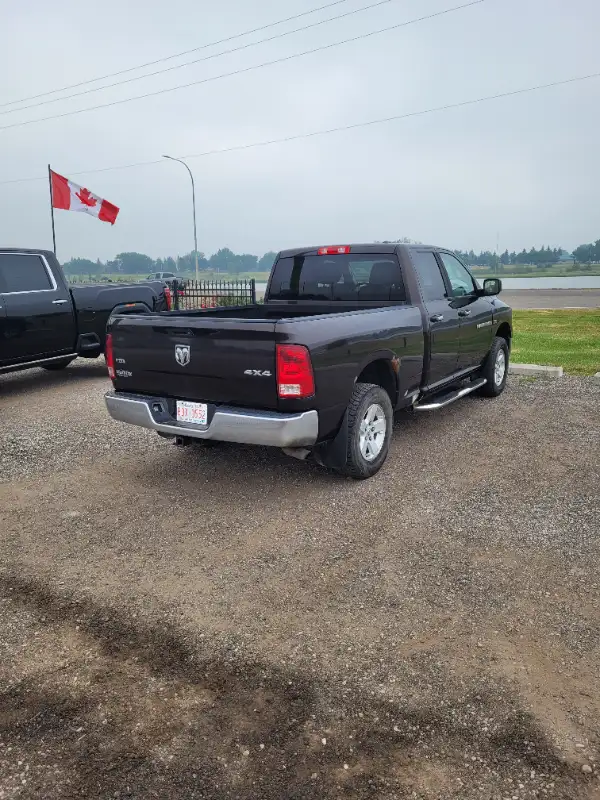 2011 Dodge Ram 1500 4x4 SLT Quad Cab MINT INTERIOR in Cars & Trucks in Calgary - Image 3