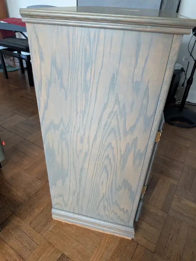 Vintage Solid Oak Hutch in Hutches & Display Cabinets in City of Toronto - Image 4