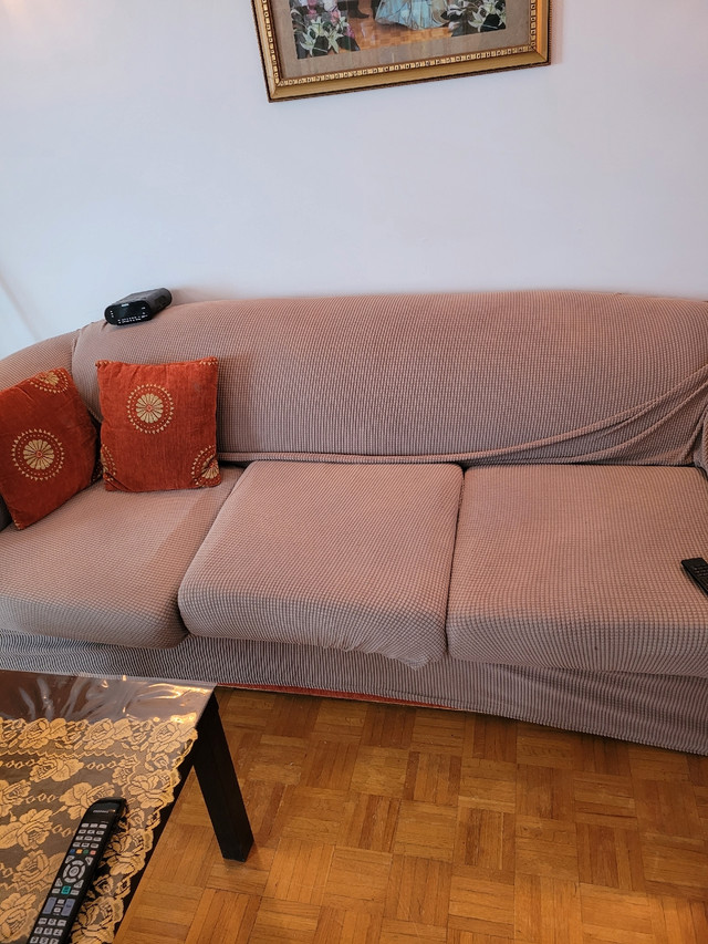 Sofa bonne etat dans Sofas et futons  à Laval/Rive Nord - Image 3