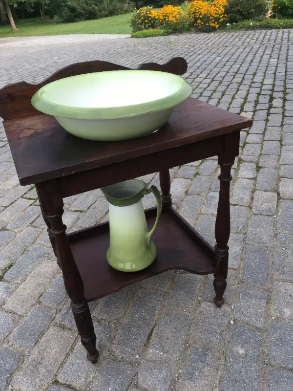 ESTATE SALE .....VINTAGE CHAIRS AND TABLES....$45 up.... in Dining Tables & Sets in Hamilton - Image 2