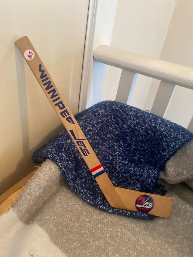 Winnipeg Jets Hockey Stick in Hockey in Winnipeg - Image 2