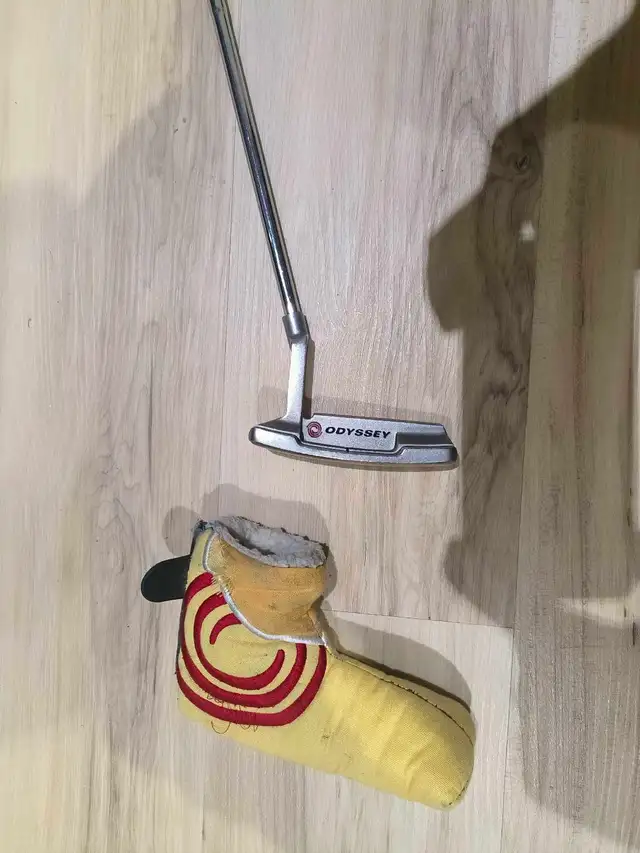 Odyssey crimson putter572869570043596801