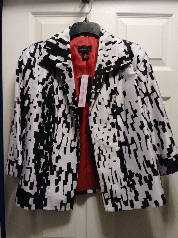 INVESTMENTS BLACK/WHITE JACKET NEW WITH TAGS in Women's - Tops & Outerwear in Belleville
