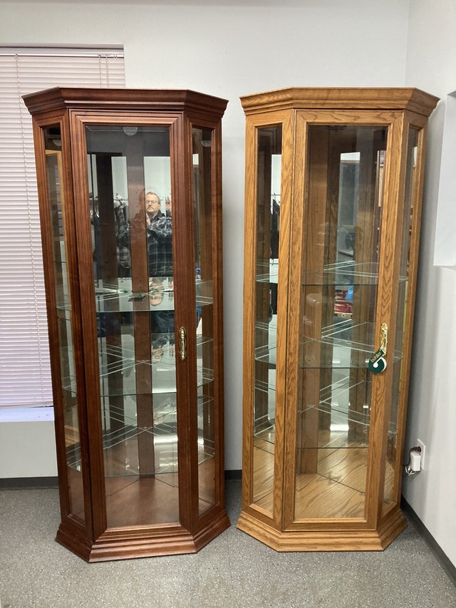 BUHLER FURNITURE SOLID CORNER GLASS DISPLAY Hutches