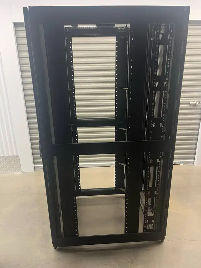 NetShelter racks APC 42U 77” Height63010223994113121