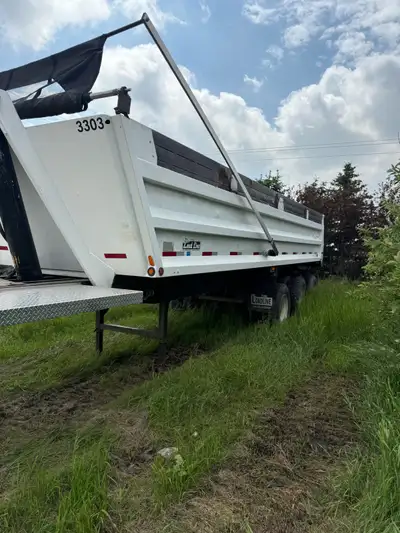 Trailer is in good shape. Will come with brand new CVIP Used to haul asphalt and road gravel Floor i...