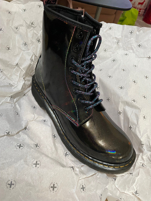 Doc Martens -Sz 7 women’s/6 men’s  in Women's - Shoes in Barrie - Image 3