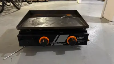 Je vends une plaque de cuisson Master Chef Grill Turismo usagée, parfaite pour griller vos aliments...