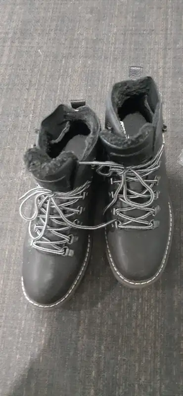 London Fog boots in like new condition. Price $30.00