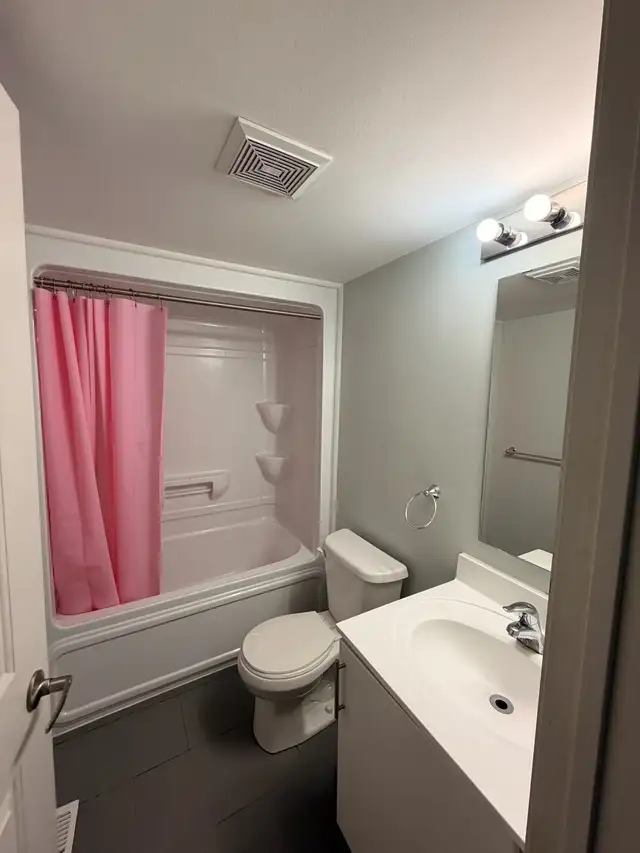 Private room + bath in Room Rentals & Roommates in Oshawa / Durham Region - Image 11