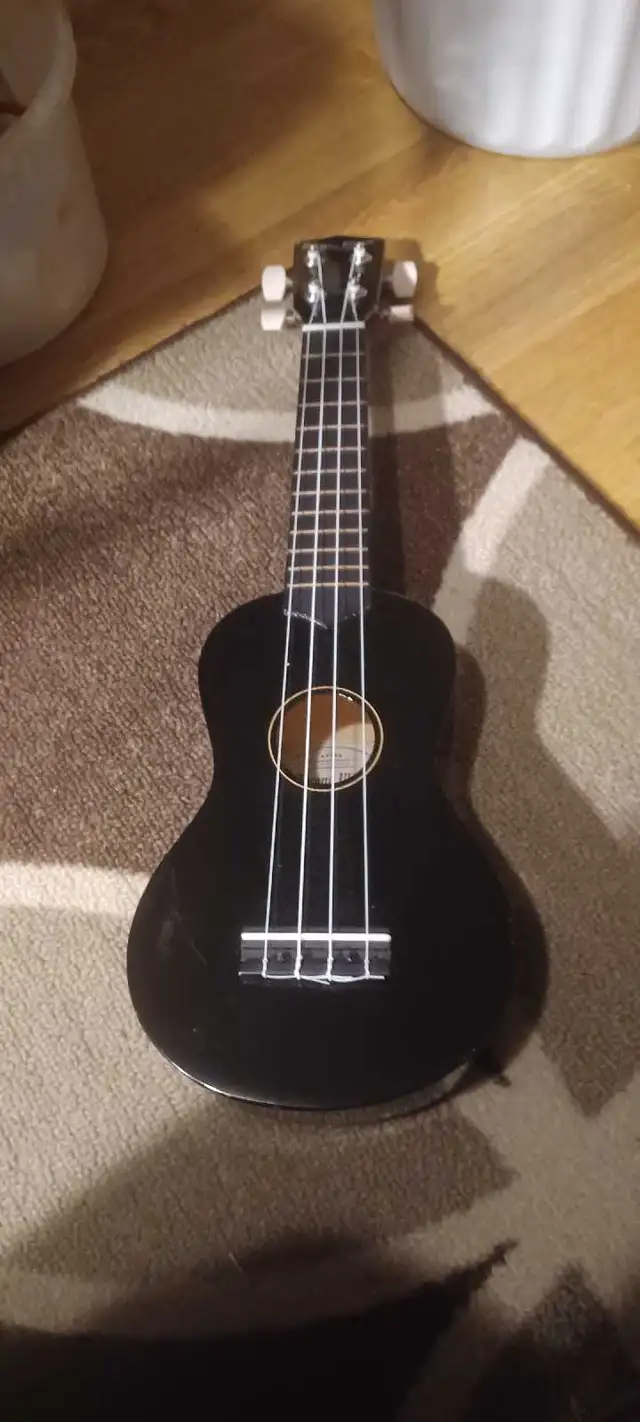 ukulele. 468230217421957120