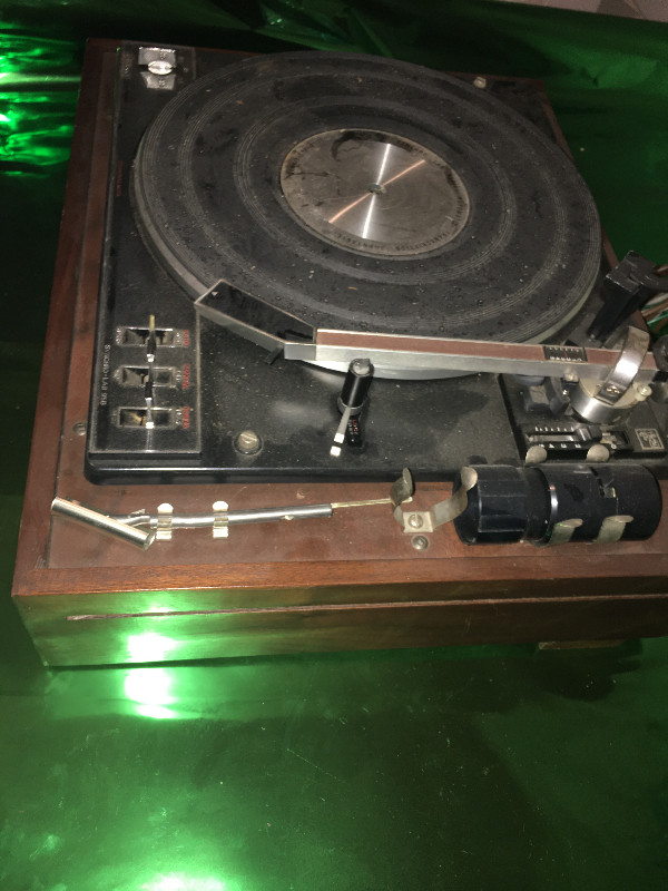 Garrard Synchro-Lab 95B - Record Player ( For Parts or Repair) in Stereo Systems & Home Theatre in Moncton - Image 4