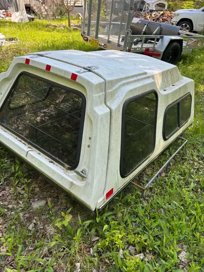 75” x 5’. Hubbards area. needs a latch , had it on a Tacoma